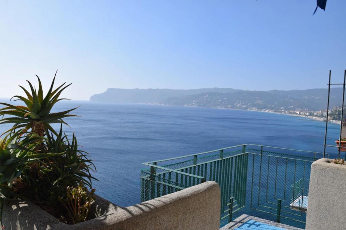 Appartamento Stupenda Vista Mare Bergeggi Buitenkant foto